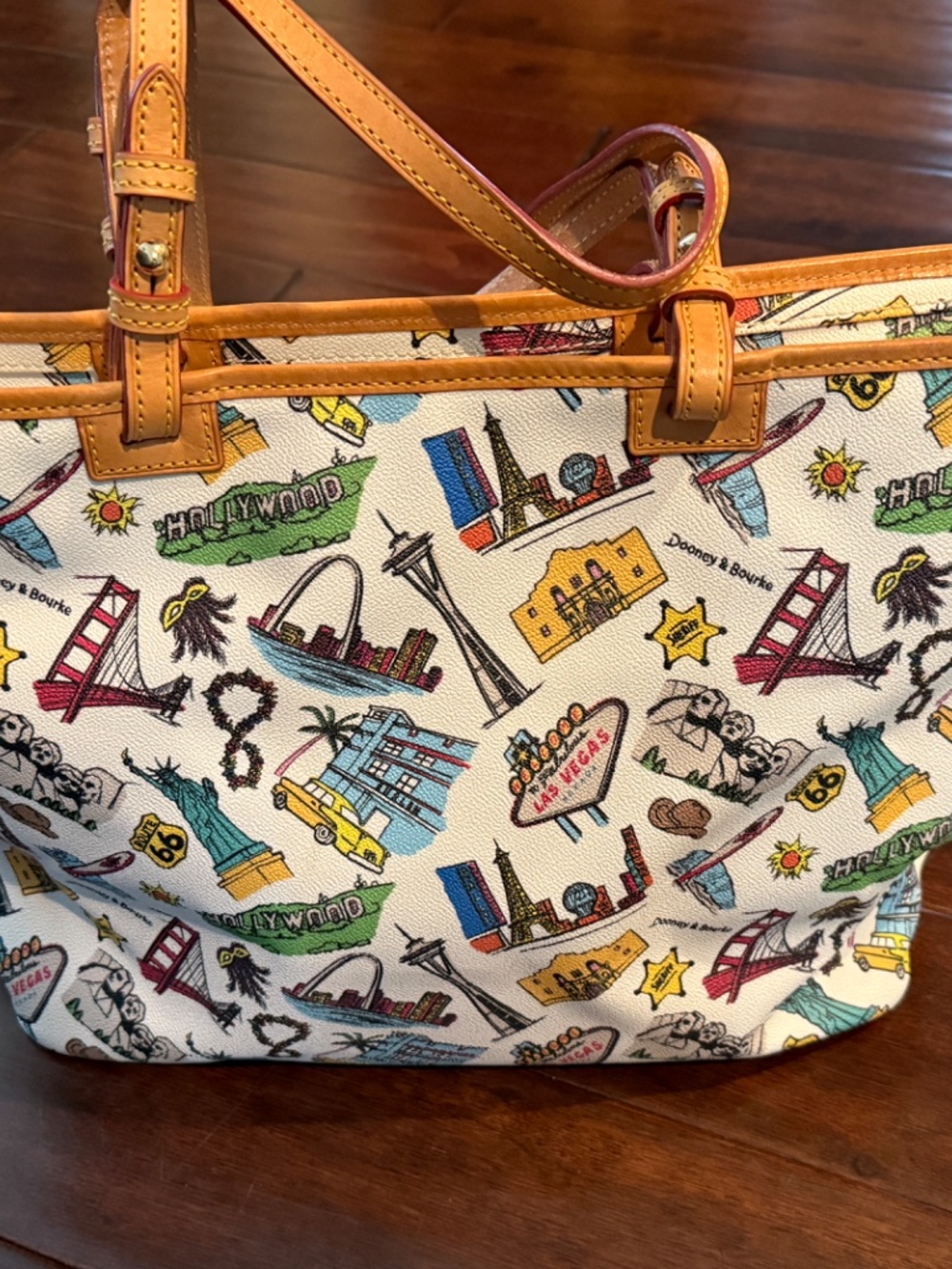 LN Dooney & Bourke Rare USA landmarks tote
